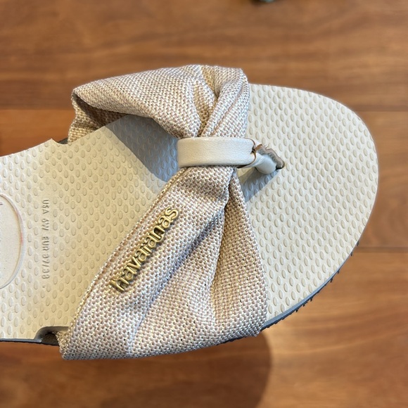 Havaianas Beige Sparkle Bow Flip Flops - Picture 2 of 5